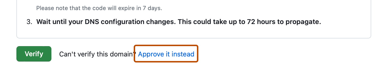 “验证域”页的屏幕截图。 在“验证”按钮右侧,一个标记为“改为批准”的链接用深橙色框出。