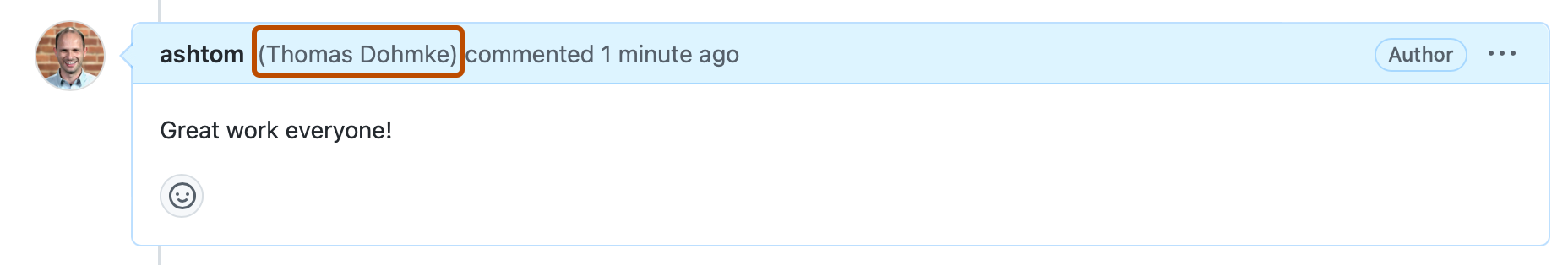 问题注释的屏幕截图。 标题显示“一分钟前 ashtom (Thomas Dohmke) 添加注释”,其中“(Thomas Dohmke)”以深橙色突出显示。