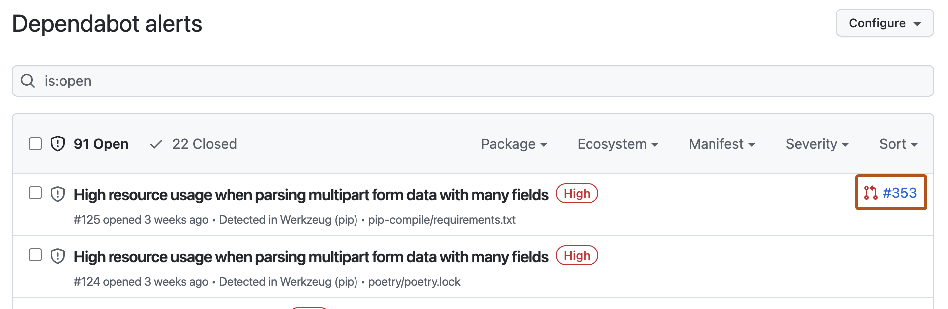 Dependabot alerts 视图的屏幕截图,其中显示了两个警报。 在一个警报的右侧,标题为“#353”的拉取请求链接以橙色边框突出显示。